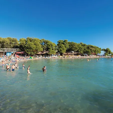 2 Bedroom Lovely In Na Moru Sveti Petar (Zadar)